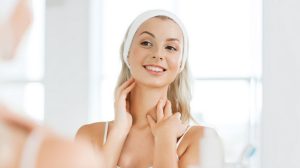 Protejați pielea pentru a menține elasticitatea pielii